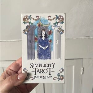 Simplicity Tarot Deck by Emilie Muniz